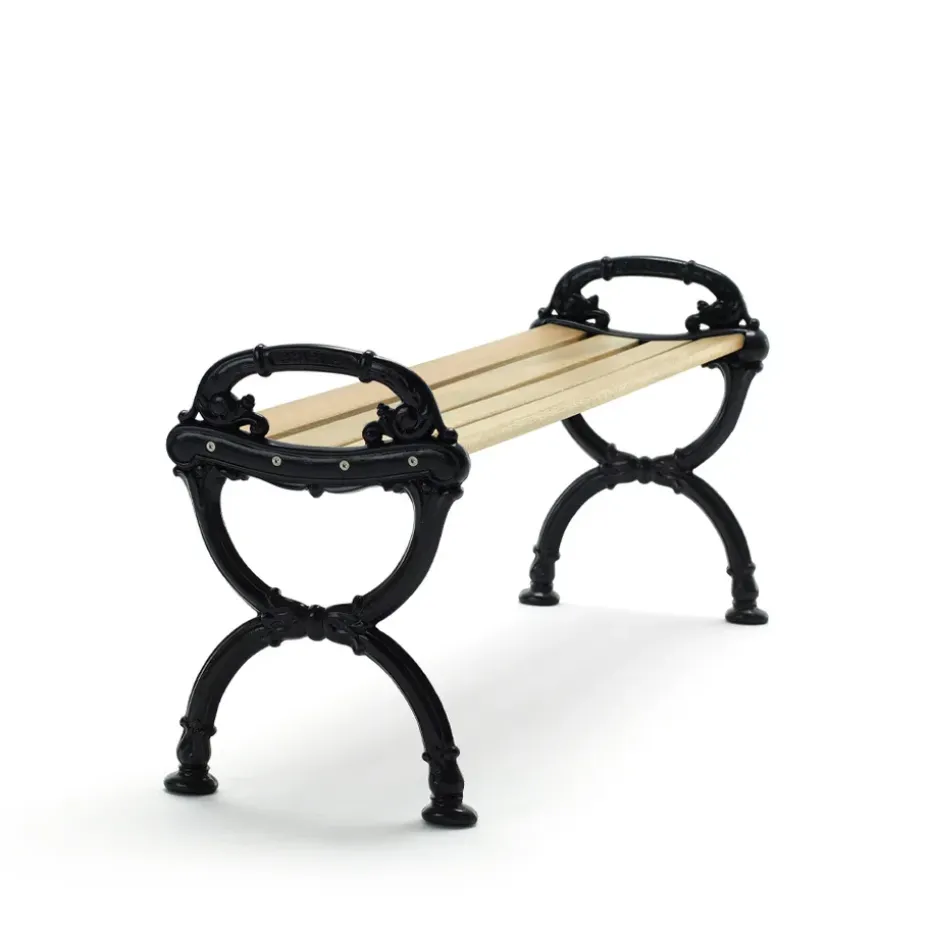 Banc Byarum, Imprégnation de pin, support noir