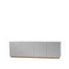 Buffet Beam, gris clair, socle en chêne huilé blanc