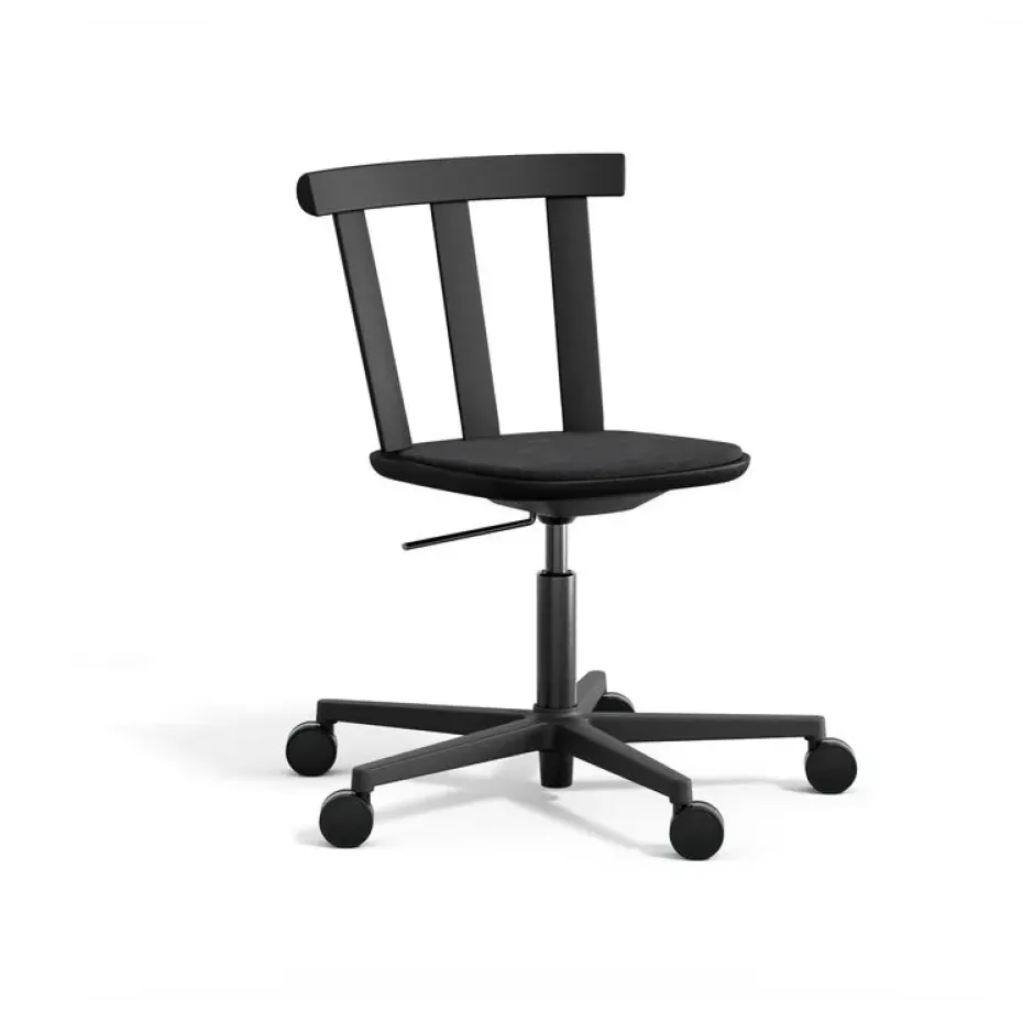 Chaise Alt sur pied pivotant avec assise rembourrée en chêne, Hallingdal 65-180 black-noir mat 99