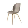 Chaise Beetle, Nouveau beige, support en chêne laqué mat