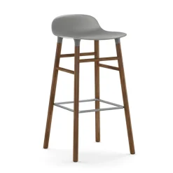 Chaise de bar Form Chair pieds en noyer, Gris