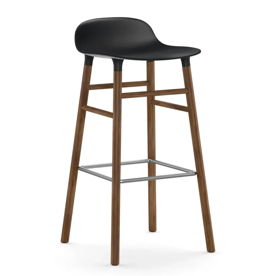 Chaise de bar Form Chair pieds en noyer, noir