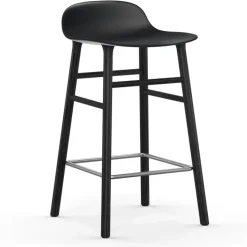 Chaise de bar Form Chair pieds en chêne laqués 65 cm, noir