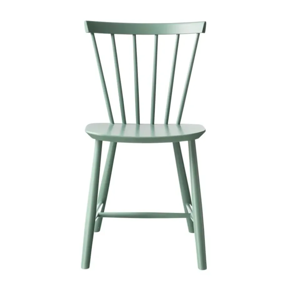 Chaise J46, Beech dusty green painted