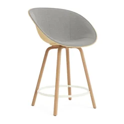 Fauteuil avec accoudoirs Mat Bar Armchair habillé sur le devant 65 cm, Remix 133-hemp-beech-cream steel.