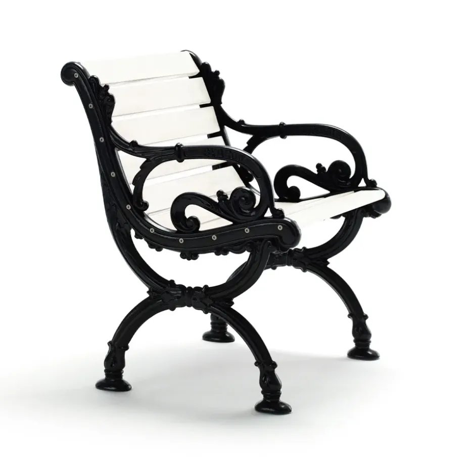 Fauteuil Byarum, Pin laqué blanc, support noir