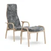 Fauteuil et repose-pieds Lamino hêtre laqué/peau de mouton, Scandinavian Grey (gris)