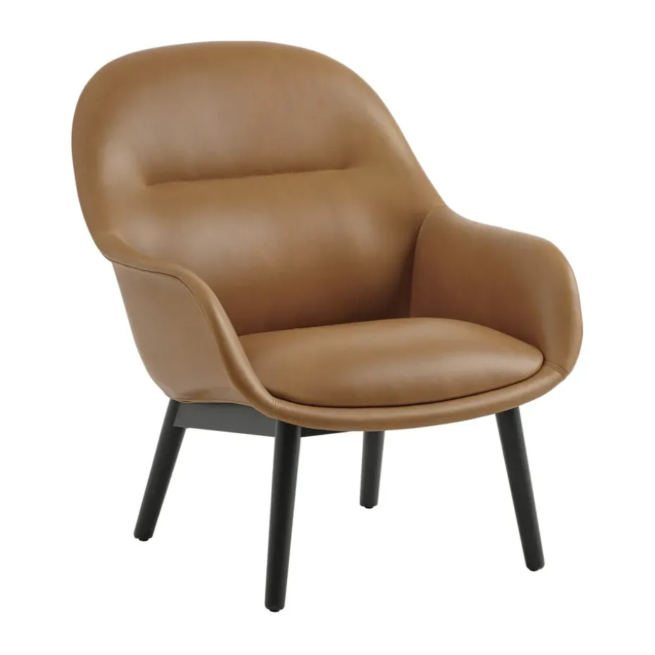 Fauteuil Fiber Lounge avec pieds en chêne, Refine leather cognac-black