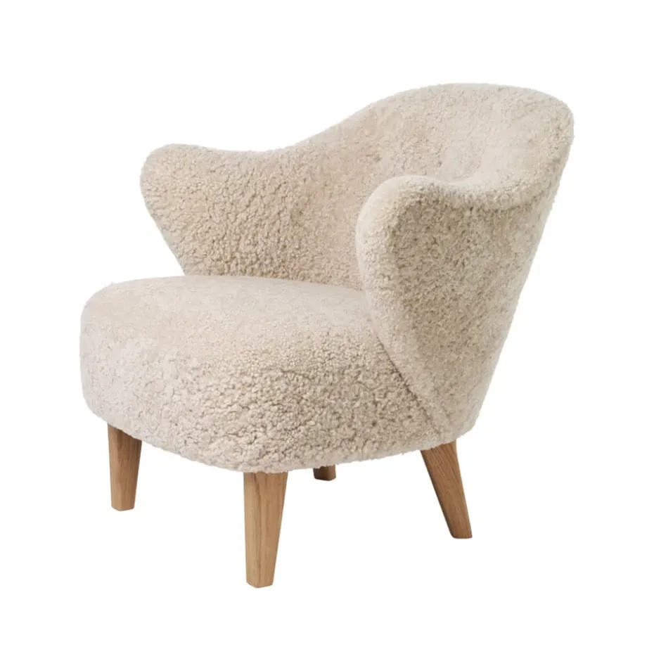 Fauteuil Ingeborg, peau de mouton moonlight, pieds en chêne nature