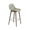 Tabouret de bar Fiber avec dossier 65 cm, Dusty green-pieds lasurés marron foncé