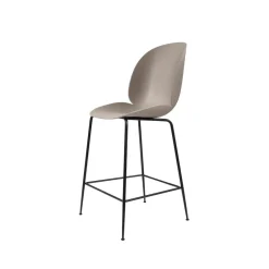 Tabouret de bar Gubi 3D bas, new beige, structure en acier noir